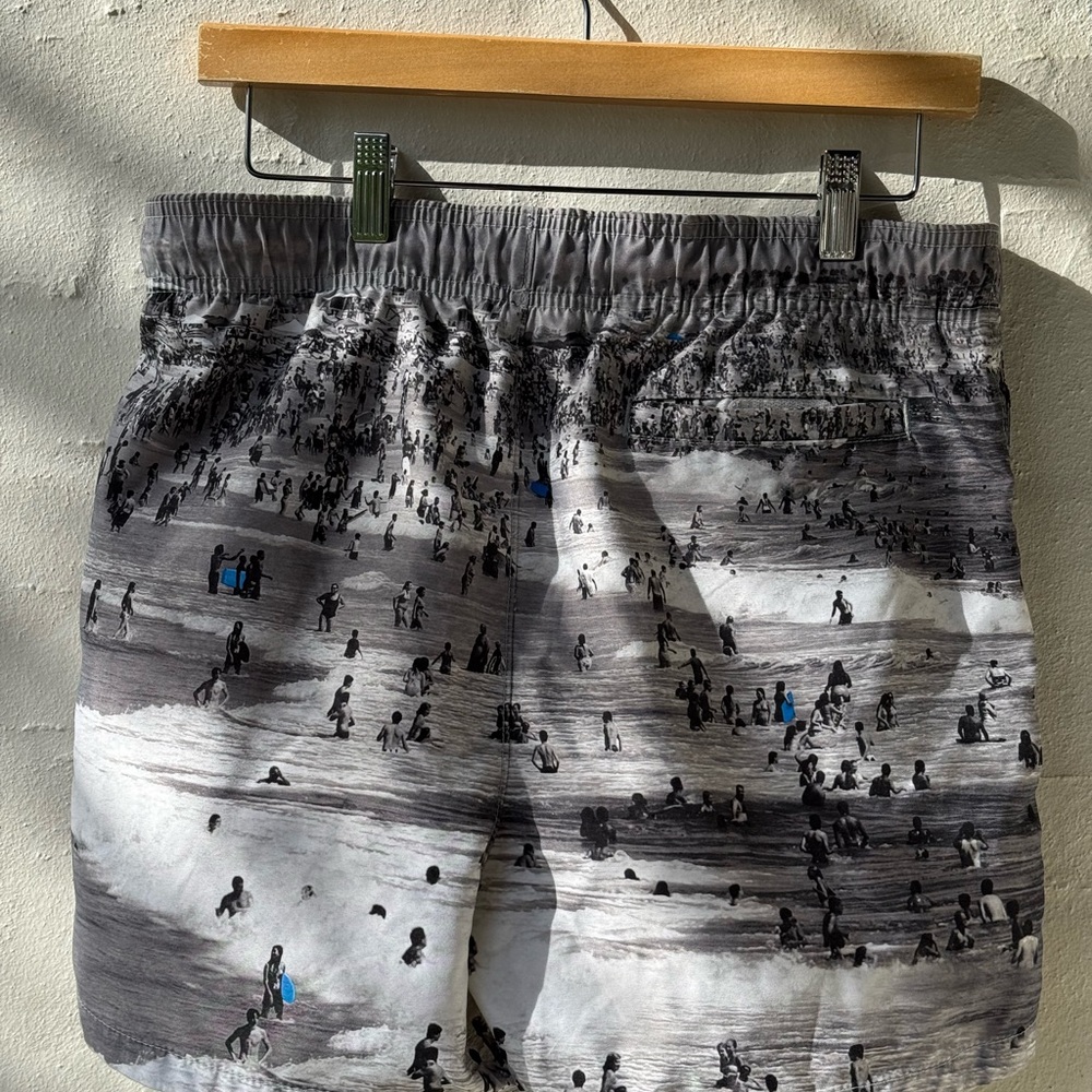 Abercrombie & Fitch Gray Swim Trunks Artistic Design - Picture 2 of 5